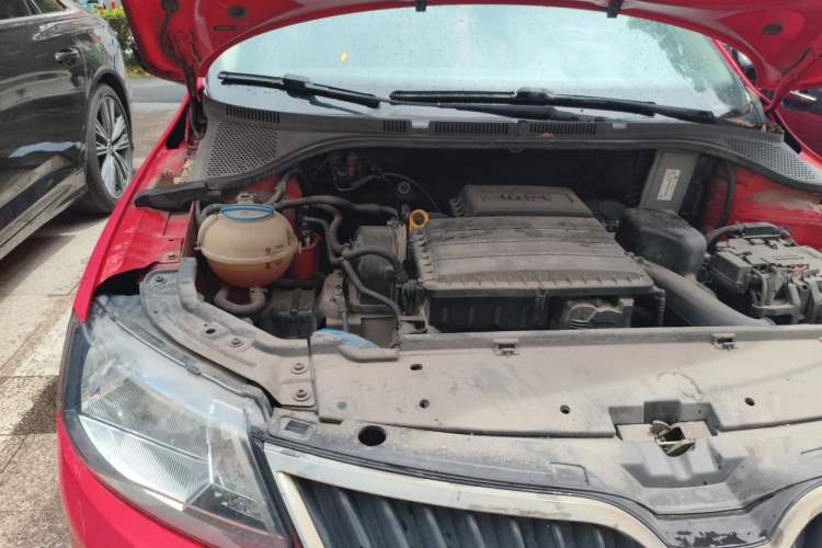 Used Skoda Rapid Spaceback 2014 1.6L Automatic Enjoyment Edition Engine Bay Right