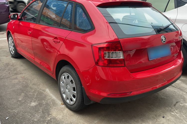 Used Skoda Rapid Spaceback 2014 1.6L Automatic Enjoyment Edition Exterior 4