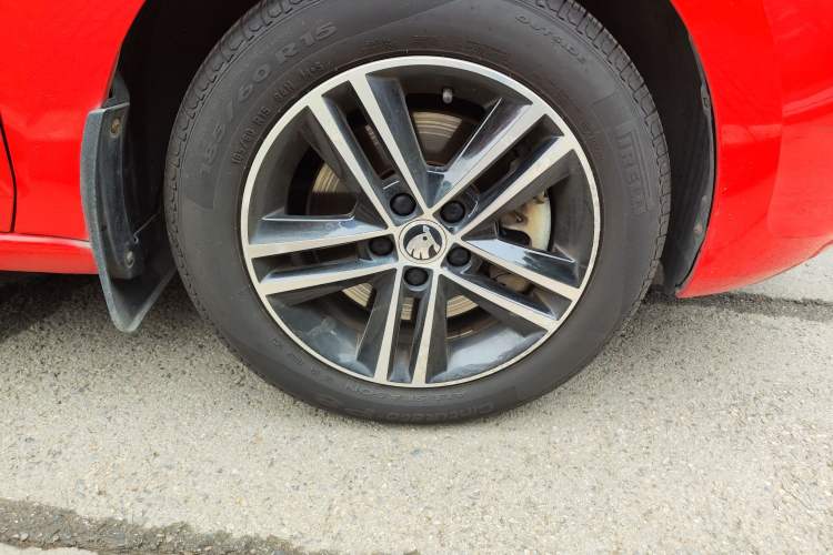Used Skoda Rapid Spaceback 2014 1.4 TSI DSG Trend Edition Exterior 4