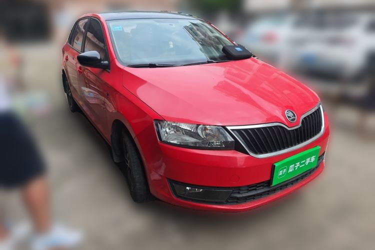 Used Skoda Rapid Spaceback 2014 1.6L Automatic Enjoyment Edition Front Right 45 Deg
