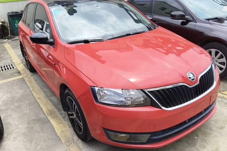 Used Skoda Rapid Spaceback 2014 1.6L Automatic Enjoyment Edition Front Right 45 Deg
