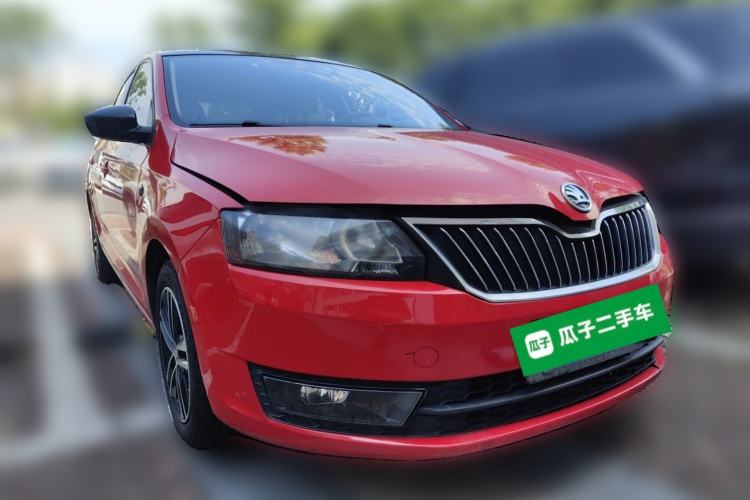 Used Skoda Rapid Spaceback 2014 1.6L Automatic Enjoyment Edition Front Right 45 Deg