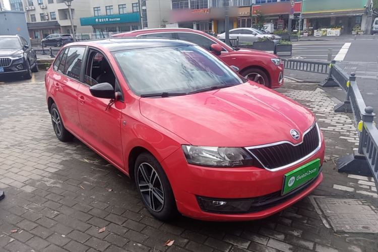 Used Skoda Rapid Spaceback 2014 1.6L Automatic Enjoyment Edition Front Right 45 Deg
