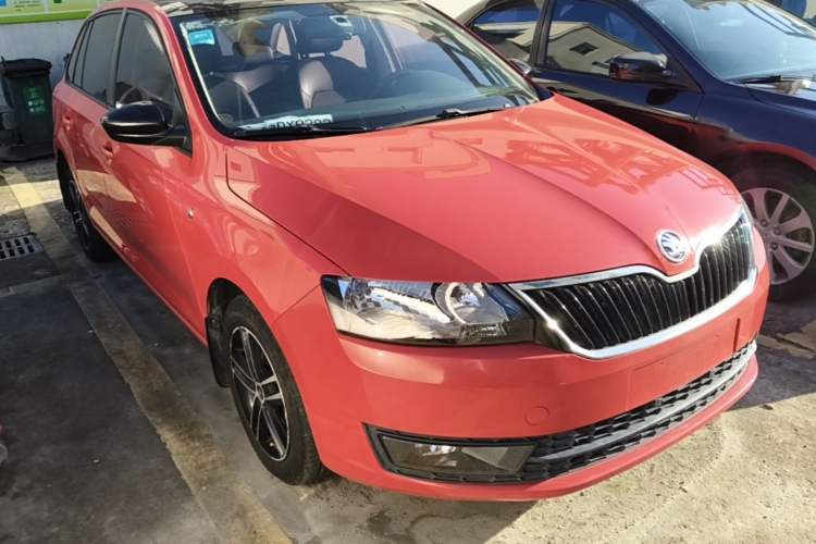 Used Skoda Rapid Spaceback 2014 1.6L Automatic Enjoyment Edition Front Right 45 Deg