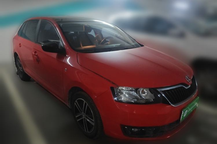 Used Skoda Rapid Spaceback 2014 1.6L Manual Enjoyment Edition Front Right 45 Deg