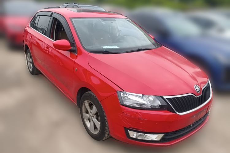 Used Skoda Rapid Spaceback 2014 1.6L Automatic Enjoyment Edition Front Right 45 Deg