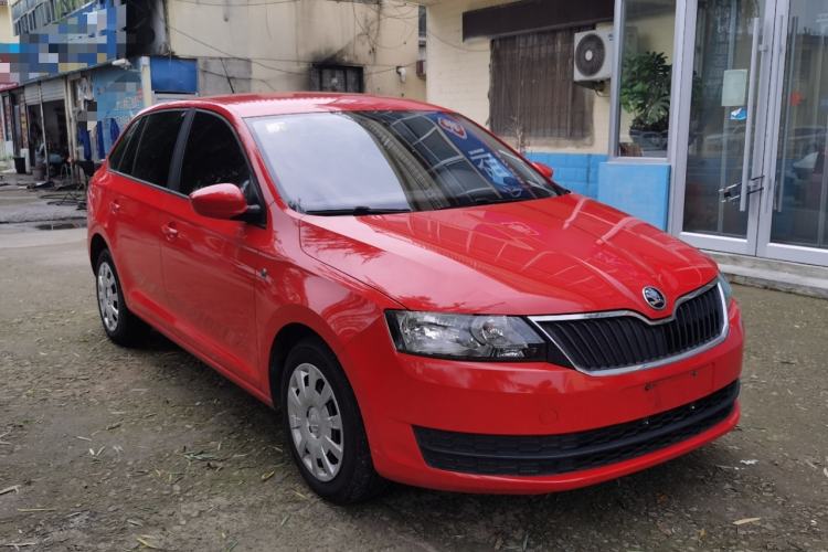 Used Skoda Rapid Spaceback 2014 1.6L Automatic Enjoyment Edition Front Right 45 Deg