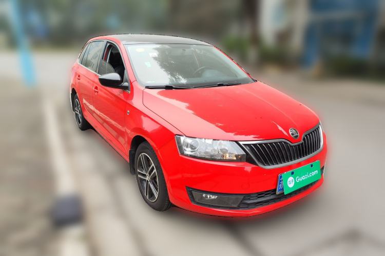 Used Skoda Rapid Spaceback 2014 1.4 TSI DSG Trend Edition Front Right 45 Deg