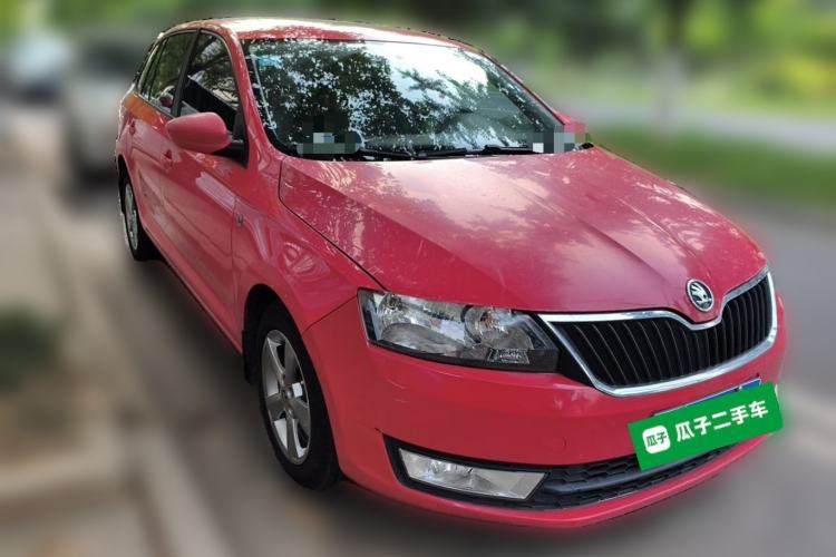 Used Skoda Rapid Spaceback 2014 1.6L Automatic Enjoyment Edition Front Right 45 Deg