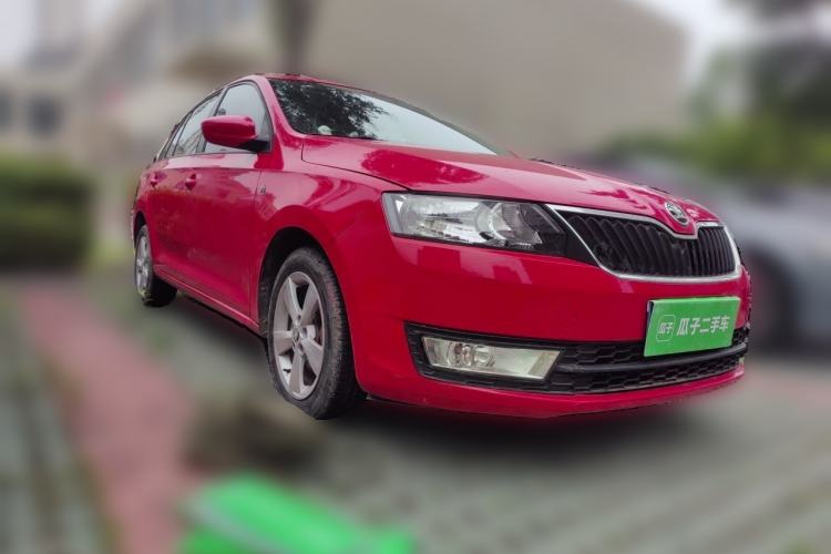 Used Skoda Rapid Spaceback 2014 1.6L Automatic Enjoyment Edition Front Right 45 Deg
