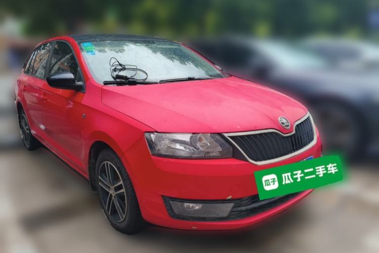 Used Skoda Rapid Spaceback 2014 1.6L Automatic Enjoyment Edition Front Right 45 Deg