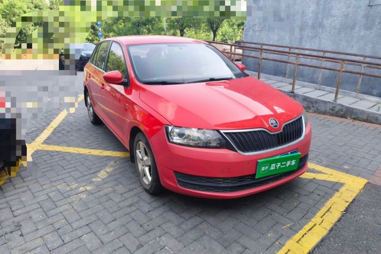 Used Skoda Rapid Spaceback 2014 1.6L Manual Enjoyment Edition Front Right 45 Deg
