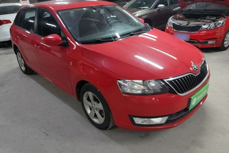 Used Skoda Rapid Spaceback 2014 1.6L Automatic Enjoyment Edition Front Right 45 Deg