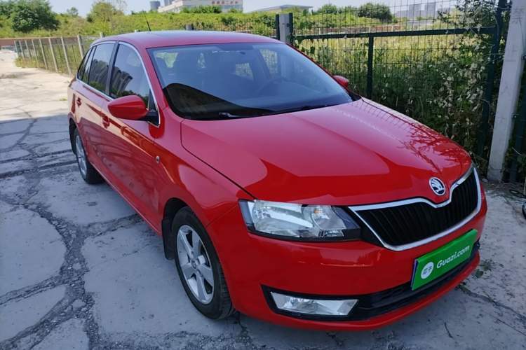 Used Skoda Rapid Spaceback 2014 1.6L Automatic Enjoyment Edition Front Right 45 Deg