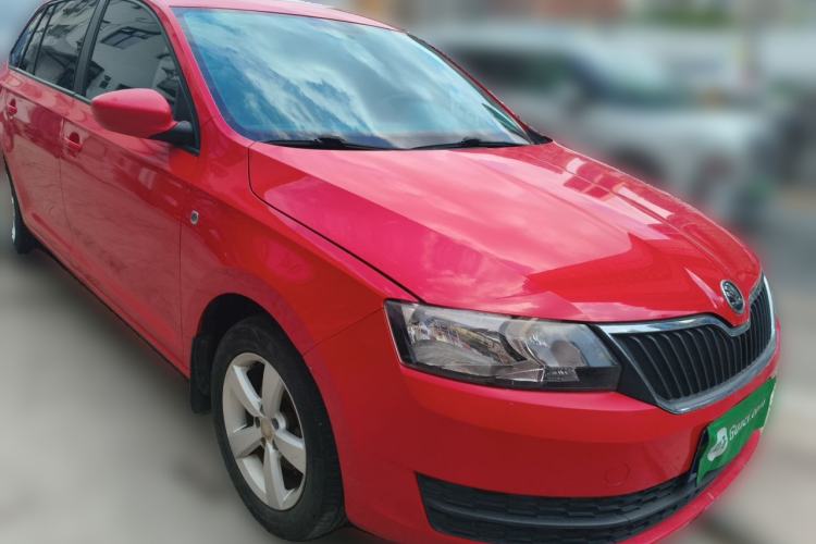 Used Skoda Rapid Spaceback 2014 1.6L Automatic Enjoyment Edition Front Right 45 Deg