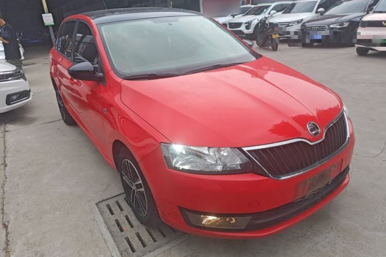 Used Skoda Rapid Spaceback 2014 1.6L Automatic Enjoyment Edition Front Right 45 Deg
