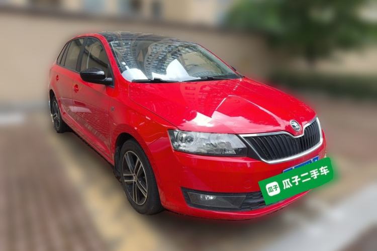 Used Skoda Rapid Spaceback 2014 1.6L Automatic Enjoyment Edition Front Right 45 Deg