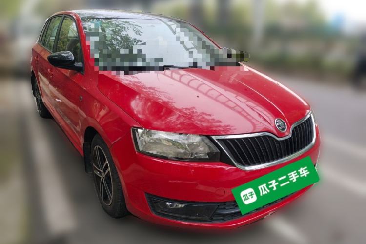 Used Skoda Rapid Spaceback 2014 1.6L Automatic Enjoyment Edition Front Right 45 Deg