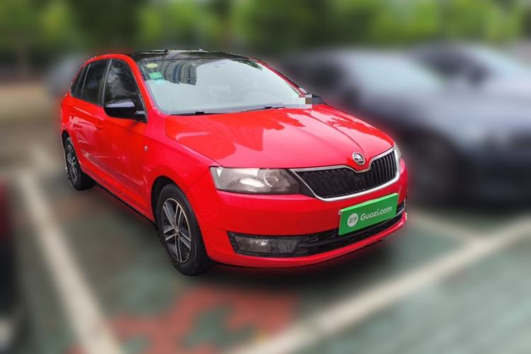 Used Skoda Rapid Spaceback 2014 1.6L Automatic Enjoyment Edition Front Right 45 Deg