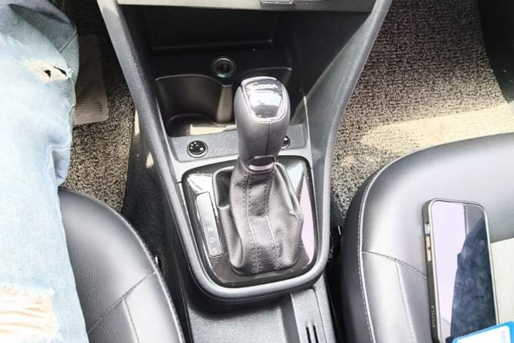 Used Skoda Rapid Spaceback 2014 1.6L Automatic Enjoyment Edition Gear Lever