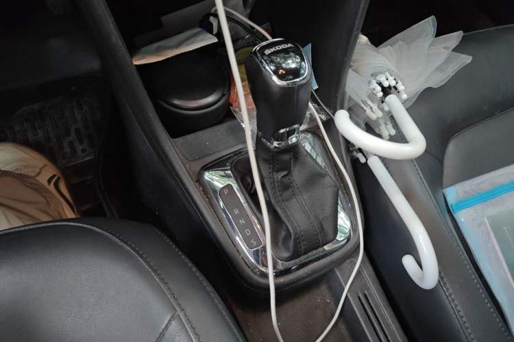 Used Skoda Rapid Spaceback 2014 1.6L Automatic Enjoyment Edition Gear Lever