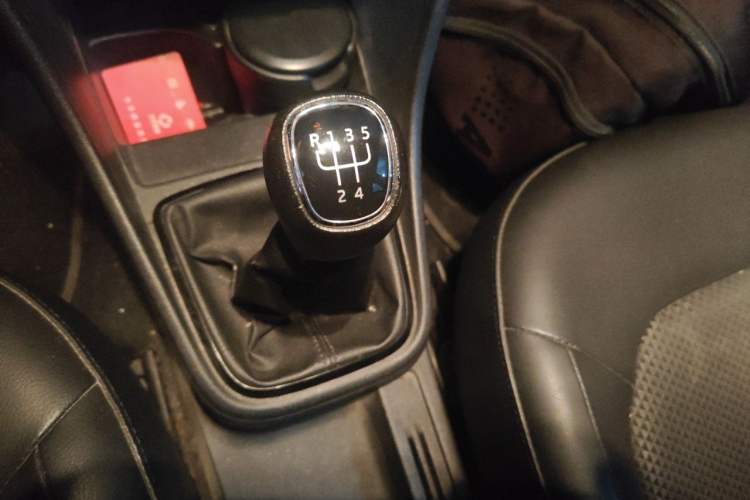 Used Skoda Rapid Spaceback 2014 1.6L Manual Enjoyment Edition Gear Lever