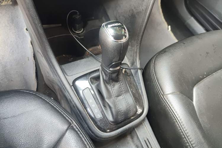 Used Skoda Rapid Spaceback 2014 1.6L Automatic Enjoyment Edition Gear Lever