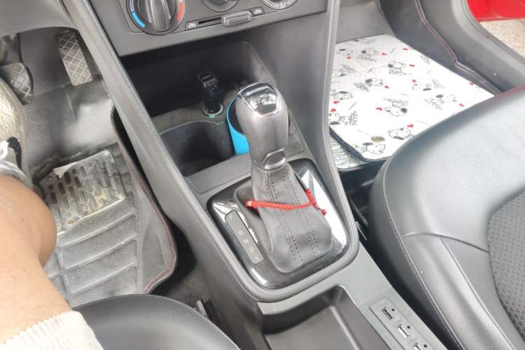 Used Skoda Rapid Spaceback 2014 1.6L Automatic Enjoyment Edition Gear Lever