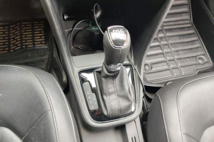 Used Skoda Rapid Spaceback 2014 1.4 TSI DSG Trend Edition Gear Lever