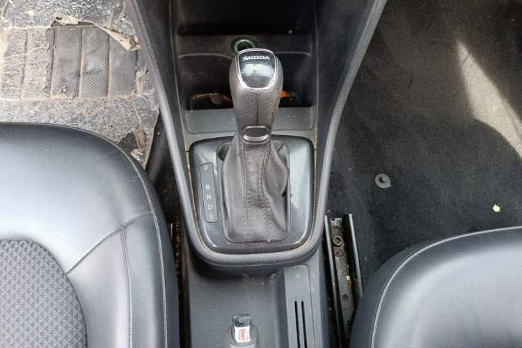 Used Skoda Rapid Spaceback 2014 1.6L Automatic Enjoyment Edition Gear Lever
