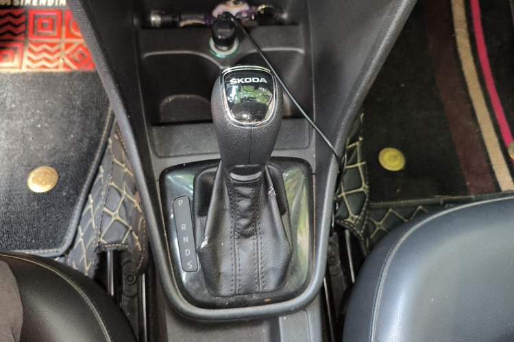 Used Skoda Rapid Spaceback 2014 1.6L Automatic Enjoyment Edition Gear Lever
