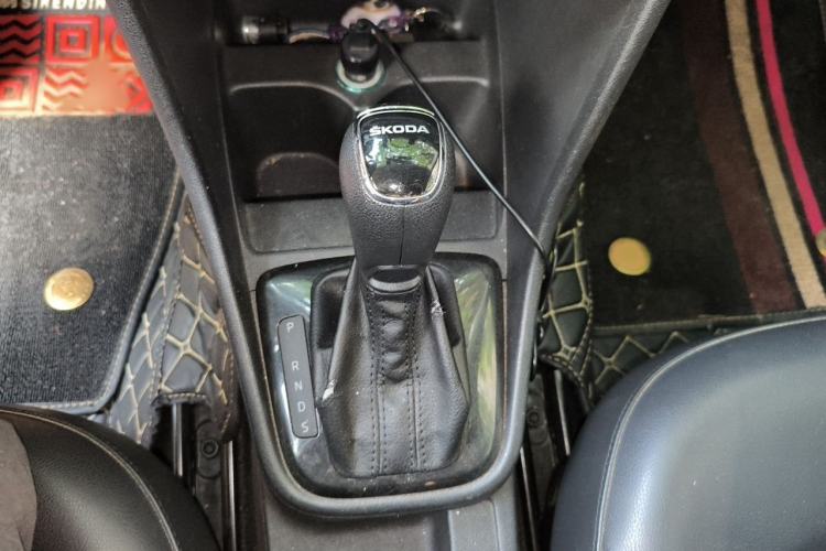 Used Skoda Rapid Spaceback 2014 1.6L Automatic Enjoyment Edition Gear Lever