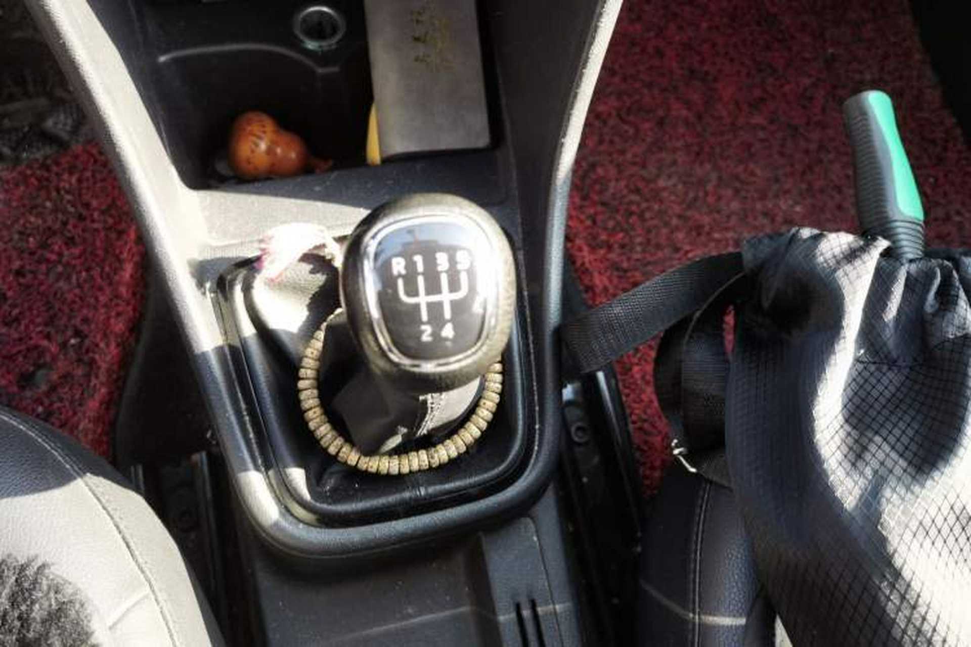 Used Skoda Rapid Spaceback 2014 1.6L Manual Enjoyment Edition Gear Lever