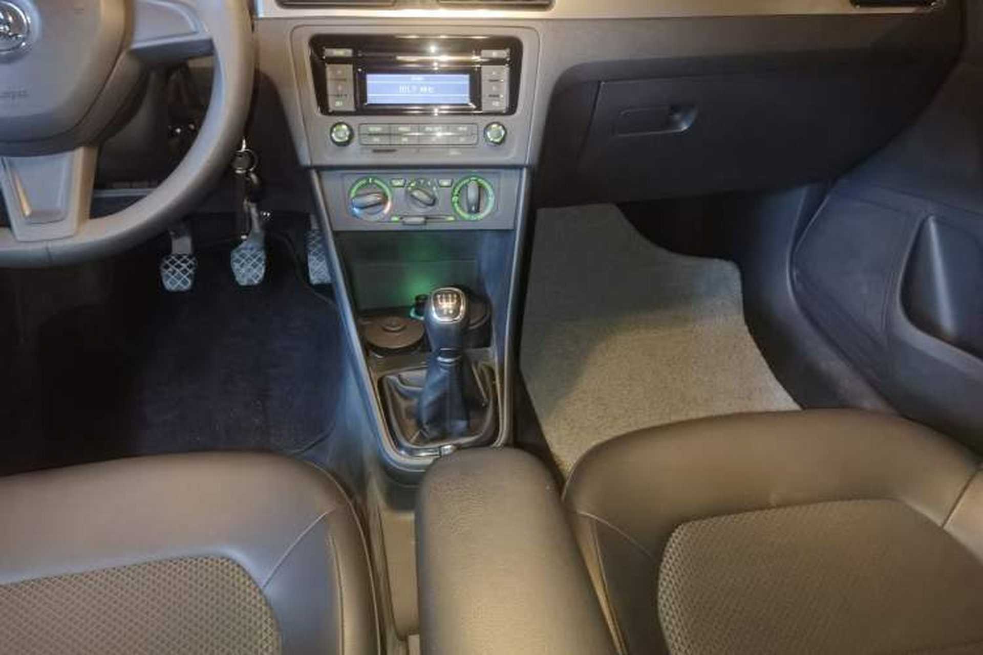 Used Skoda Rapid Spaceback 2014 1.6L Manual Enjoyment Edition Gear Lever