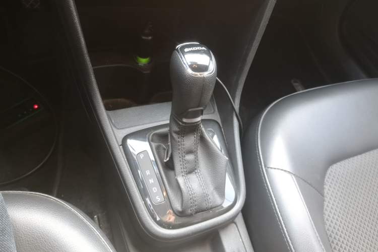 Used Skoda Rapid Spaceback 2014 1.6L Automatic Enjoyment Edition Gear Lever