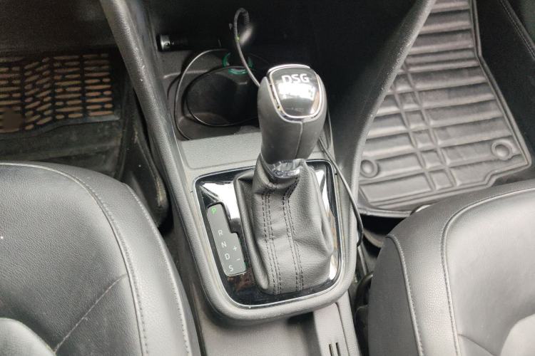 Used Skoda Rapid Spaceback 2014 1.4 TSI DSG Trend Edition Gear Lever