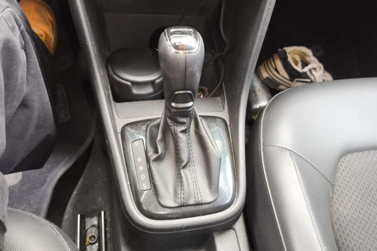 Used Skoda Rapid Spaceback 2014 1.6L Automatic Enjoyment Edition Gear Lever