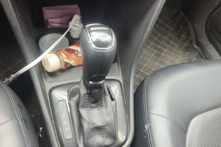 Used Skoda Rapid Spaceback 2014 1.6L Automatic Enjoyment Edition Gear Lever