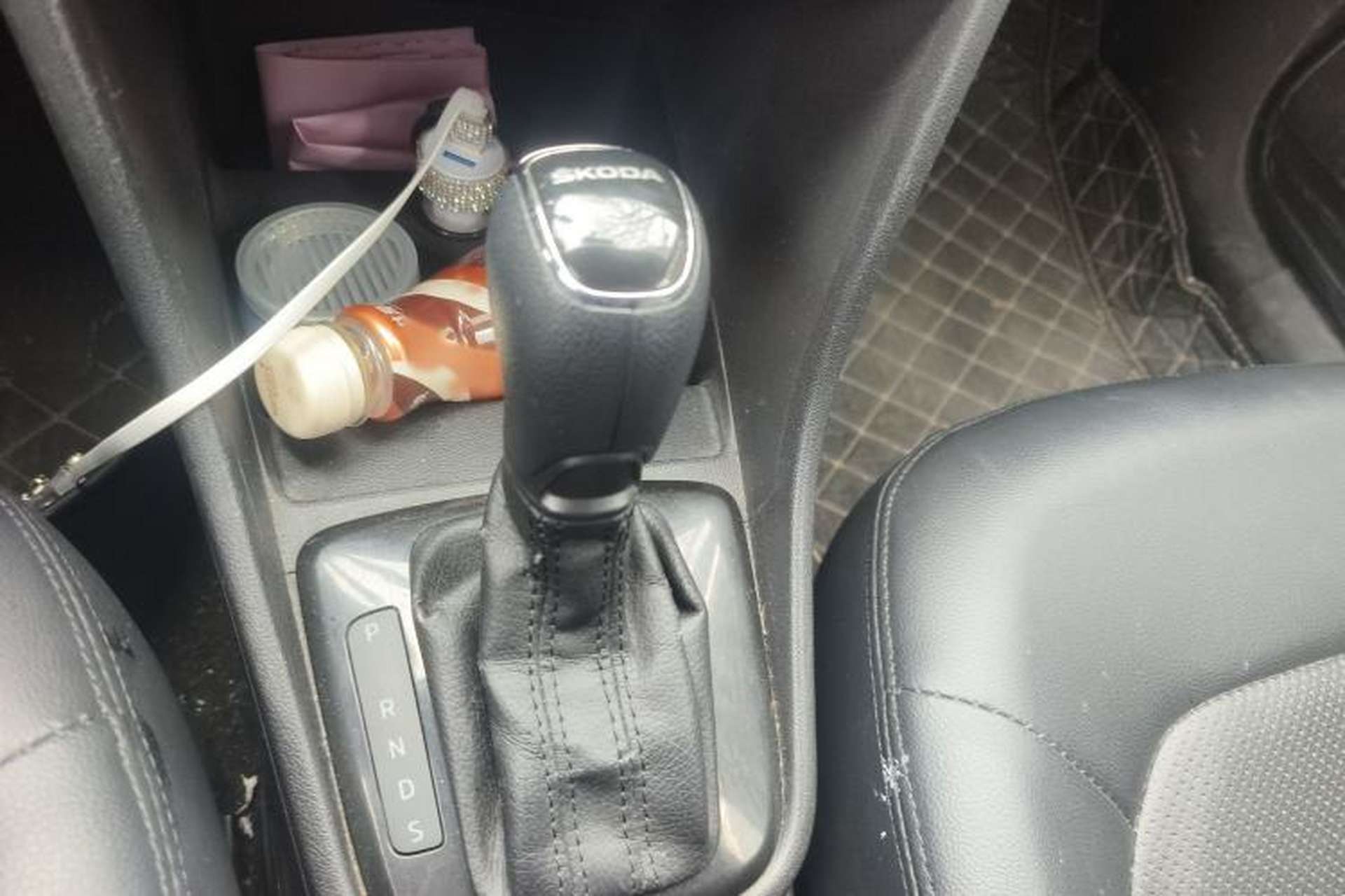 Used Skoda Rapid Spaceback 2014 1.6L Automatic Enjoyment Edition Gear Lever