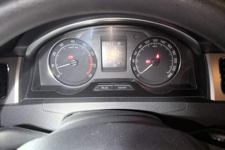 Used Skoda Rapid Spaceback 2014 1.6L Automatic Enjoyment Edition Instrument Cluster