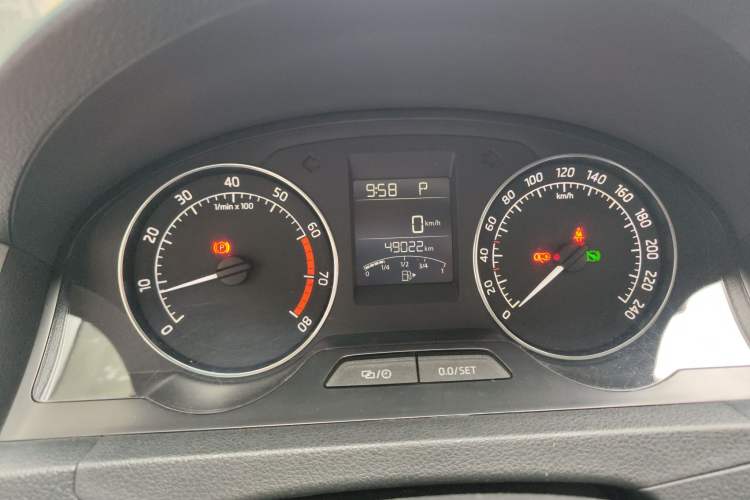 Used Skoda Rapid Spaceback 2014 1.4 TSI DSG Trend Edition Instrument Cluster