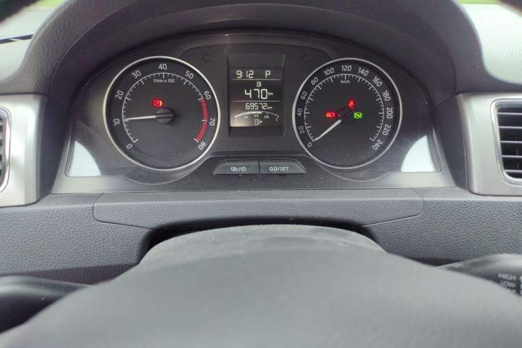 Used Skoda Rapid Spaceback 2014 1.6L Automatic Enjoyment Edition Instrument Cluster