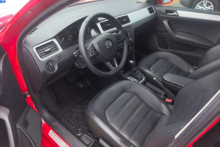 Used Skoda Rapid Spaceback 2014 1.6L Automatic Enjoyment Edition Interior 1