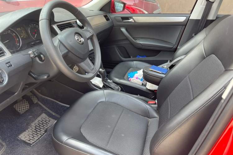 Used Skoda Rapid Spaceback 2014 1.6L Automatic Enjoyment Edition Interior 2