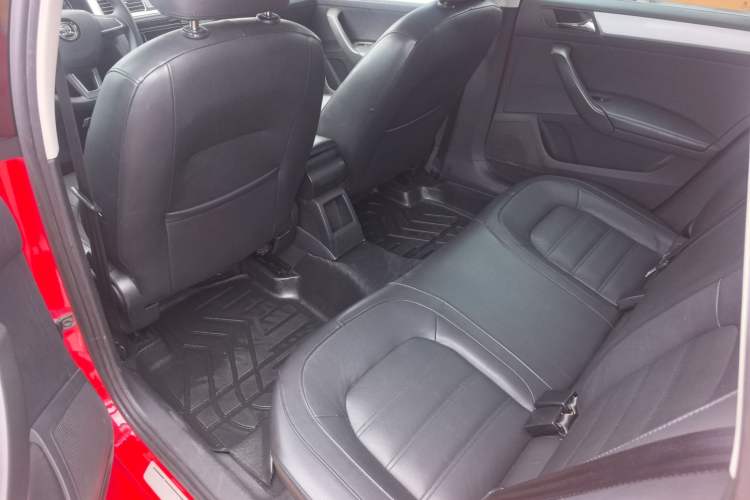Used Skoda Rapid Spaceback 2014 1.6L Automatic Enjoyment Edition Interior 2