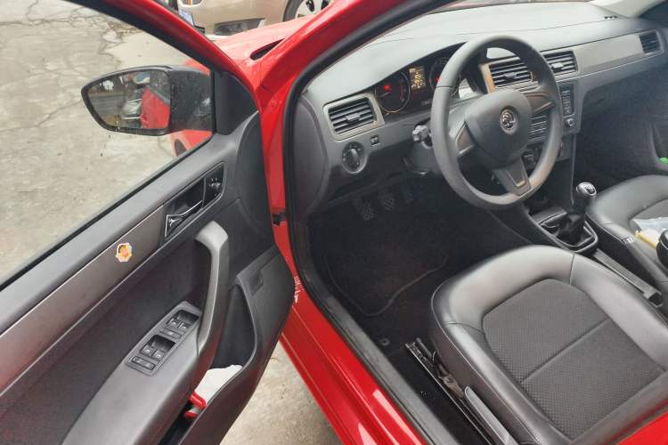 Used Skoda Rapid Spaceback 2014 1.6L Manual Enjoyment Edition Interior 2