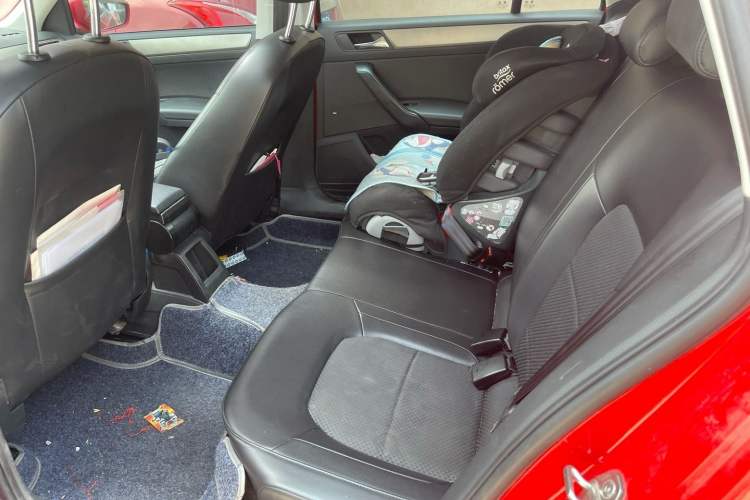 Used Skoda Rapid Spaceback 2014 1.6L Automatic Enjoyment Edition Interior 3