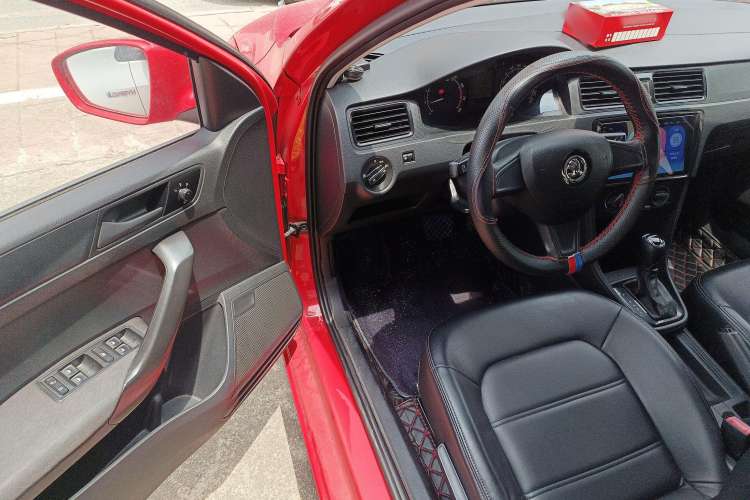 Used Skoda Rapid Spaceback 2014 1.6L Automatic Enjoyment Edition Interior 3
