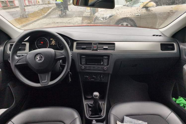 Used Skoda Rapid Spaceback 2014 1.6L Manual Enjoyment Edition Interior 3