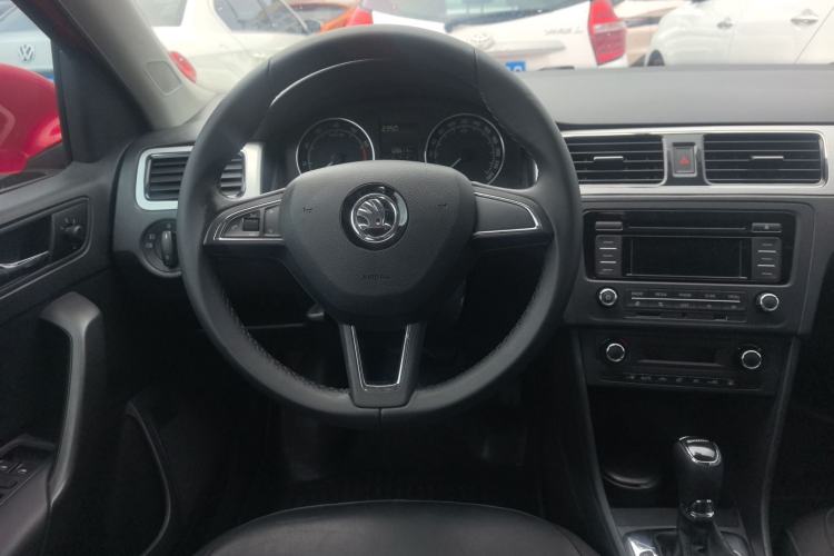 Used Skoda Rapid Spaceback 2014 1.6L Automatic Enjoyment Edition Interior 4